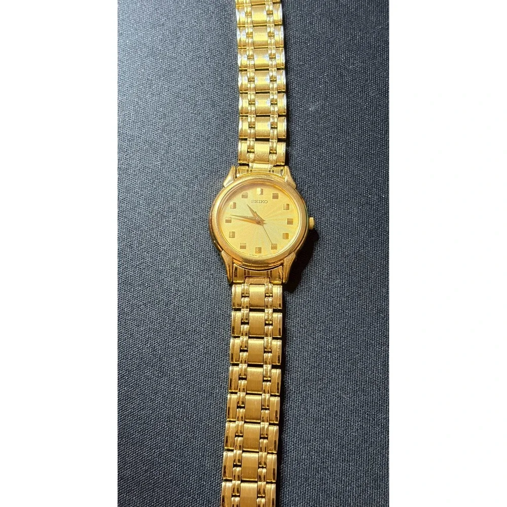 Seiko Quartz‎ Dress Watch Womens Gold V701-1930 Textured Dial Vintage
